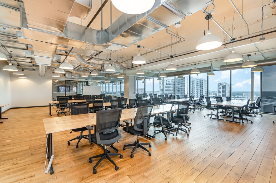 More Photos Of 615 S College St, Charlotte Office For Lease