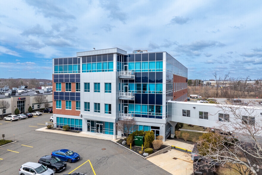 More Photos Of 8 Cabot Rd, Woburn Office For Lease