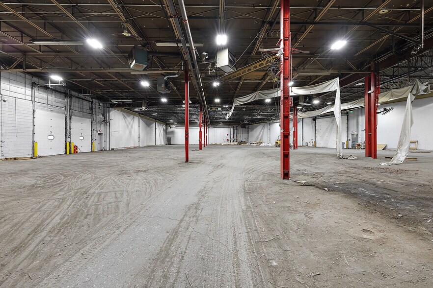 More Photos Of 412 W Beecher St, Adrian Manufacturing For Lease