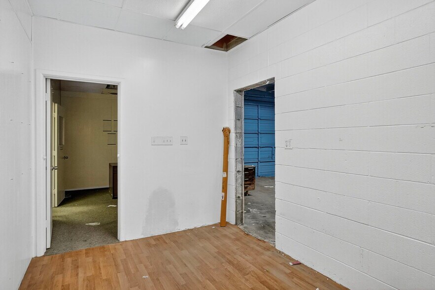 More Photos Of 2201 E 8th St, Odessa Office For Sale