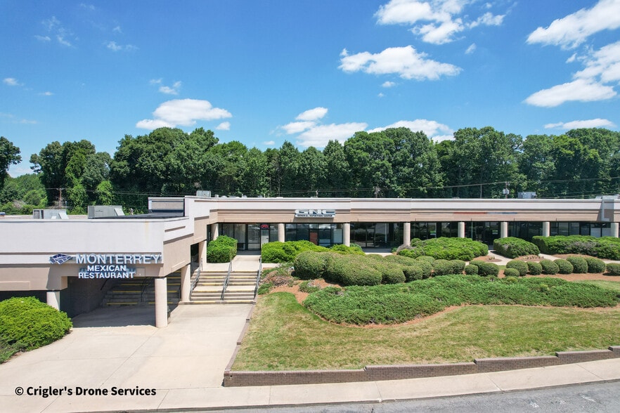 More Photos Of 3716-3728 Battleground Ave, Greensboro Unknown For Lease