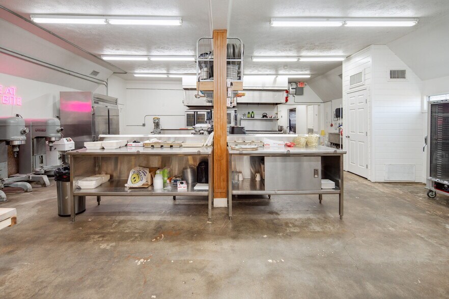 More Photos Of 2606 S Texas Ave, Bryan Restaurant For Sale