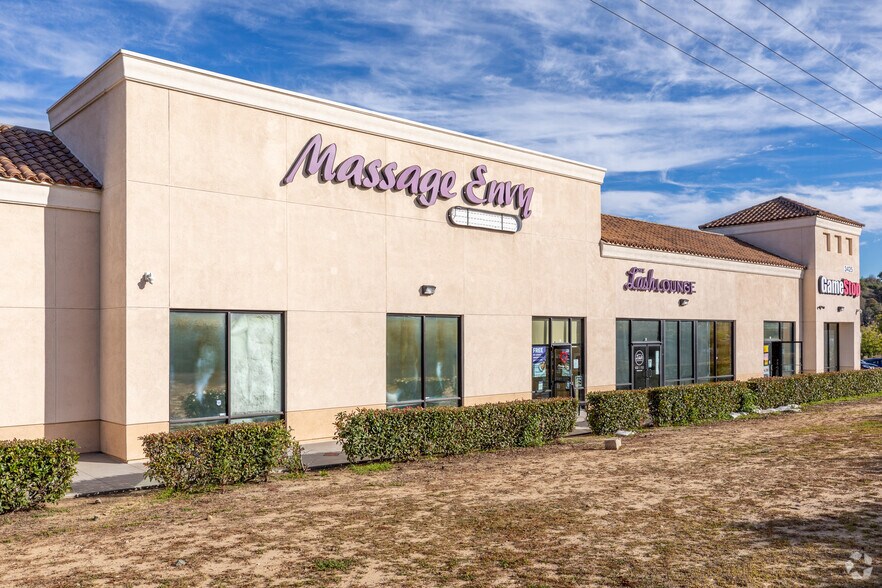 More Photos Of 3425 Murphy Canyon Rd, San Diego General Retail For Lease