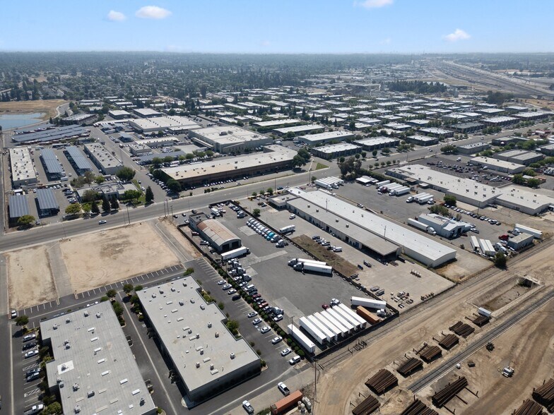 More Photos Of 4451 N Brawley Ave, Fresno Warehouse For Sale