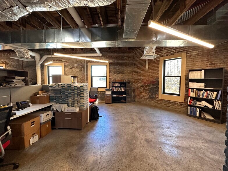 More Photos Of 317-325 S Main St, Pittsburgh Manufacturing For Lease