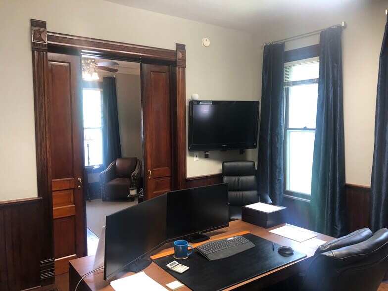 More Photos Of 137 W Park Ave, Libertyville Office For Lease