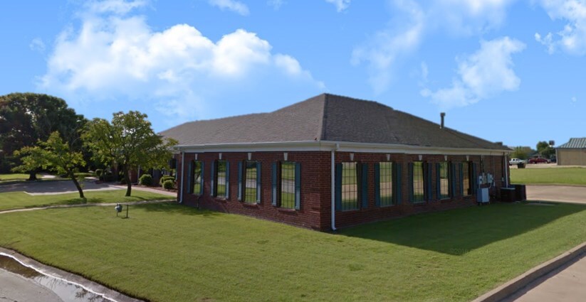 More Photos Of 3102 NW Atlanta Ave, Lawton Medical For Sale