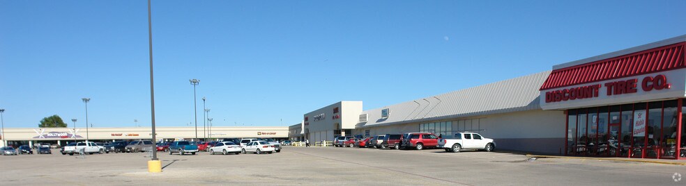 More Photos Of 1250 Garth Rd, Baytown Freestanding For Lease