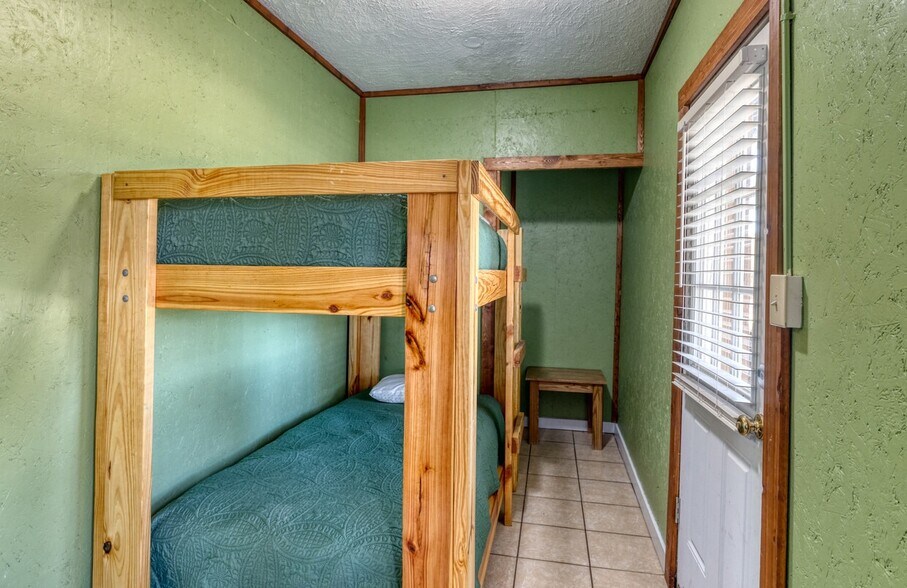 More Photos Of 49 Encino Dr, Concan Convenience Store For Sale