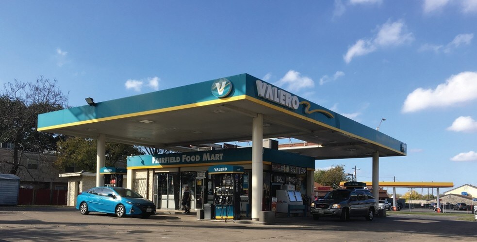 Primary Photo Of 8538 Research Blvd, Austin Service Station For Sale