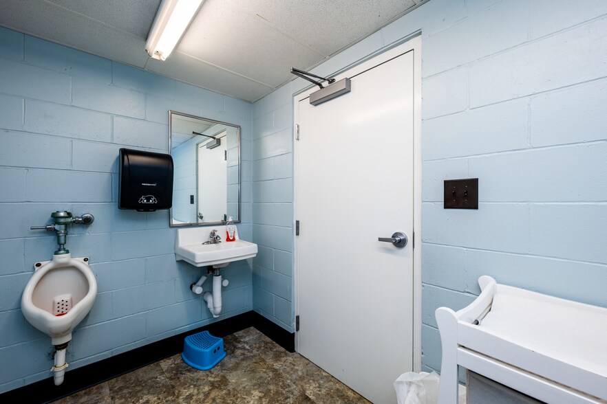 More Photos Of 410 N 2nd St, Niles General Retail For Sale