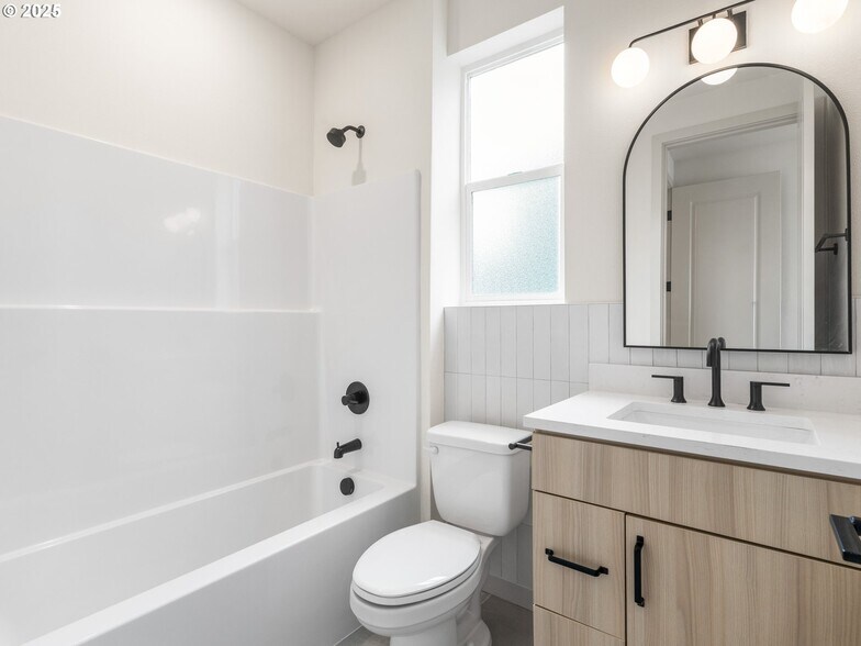 More Photos Of 305 Jetty ave, Lincoln City Multifamily For Sale