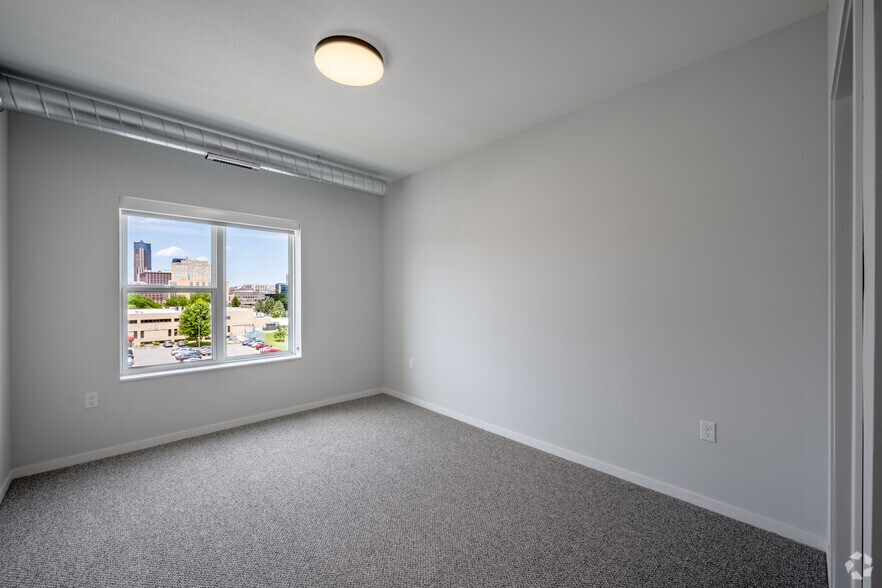 More Photos Of 176 Robert St S, Saint Paul Apartments For Lease