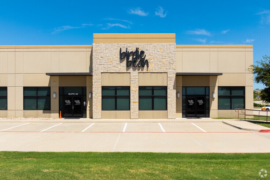 More Photos Of 650 Industry Way, Prosper Showroom For Lease