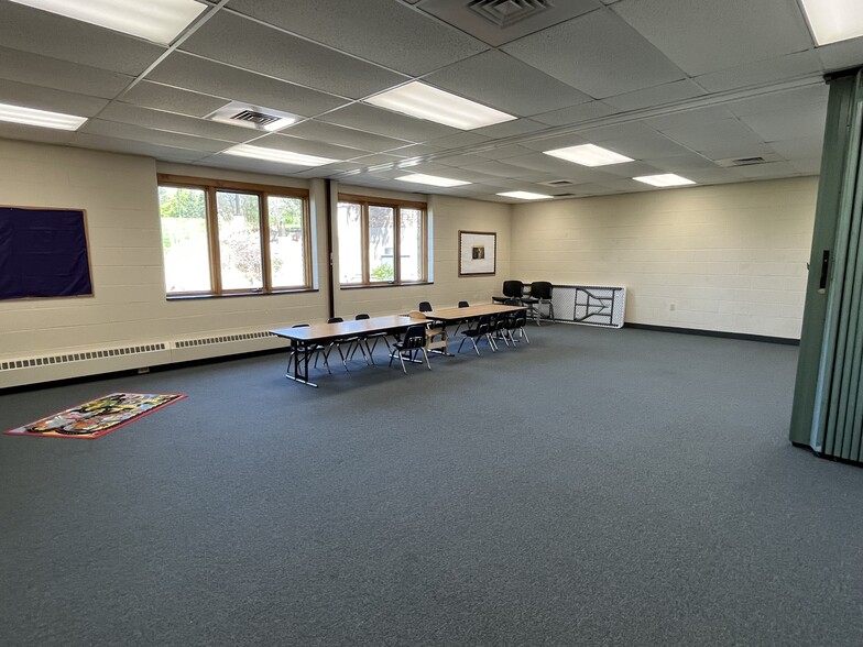 More Photos Of 6595 Cascade Rd SE, Grand Rapids Religious Facility For Lease