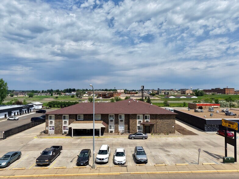 Primary Photo Of 642 12th St W, Dickinson Hotel For Sale