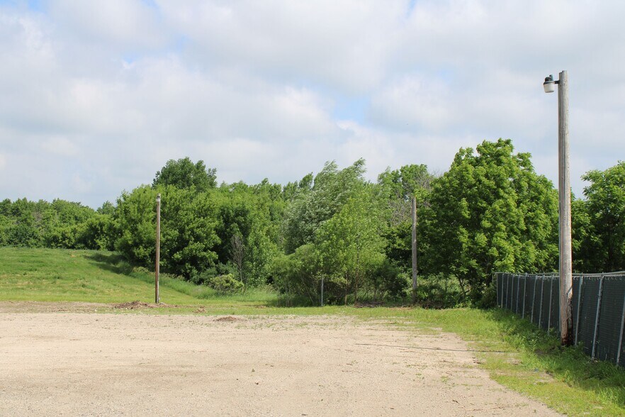 More Photos Of 683 Sullivan Dr, Fond Du Lac Warehouse For Sale