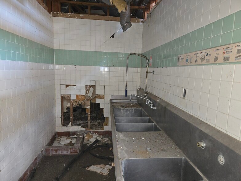 More Photos Of 7695 Ulmerton Rd, Largo Fast Food For Lease