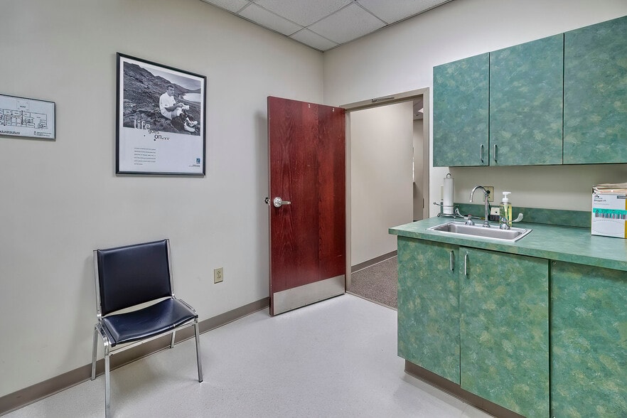 More Photos Of 811 Sunset Blvd, West Columbia Medical For Sale
