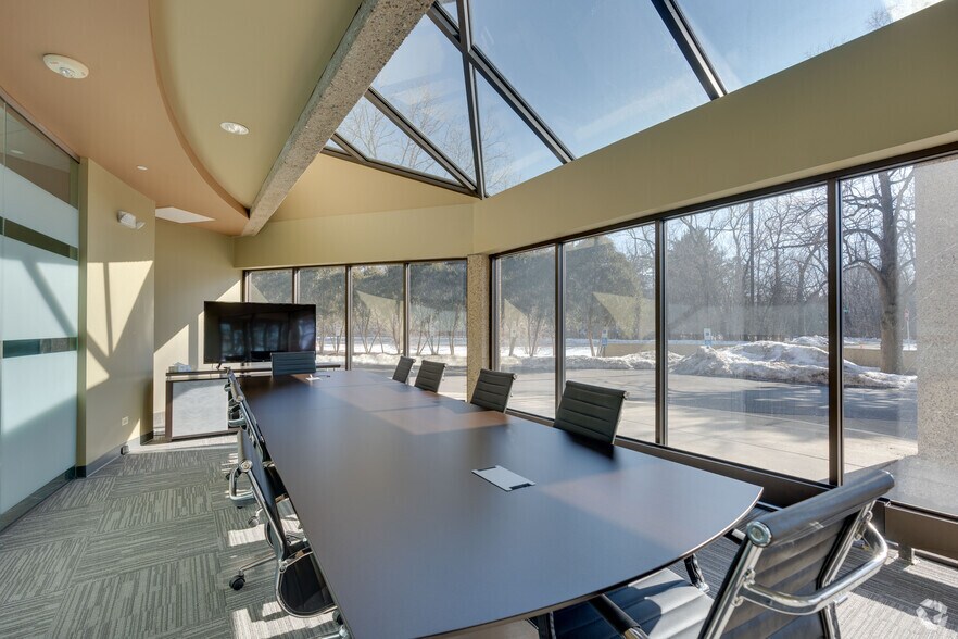More Photos Of 1804 N Naper Blvd, Naperville Office For Lease