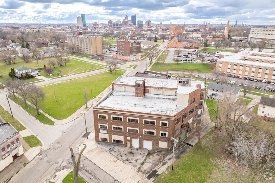 More Photos Of 2119 Ashland Ave, Toledo Industrial For Sale