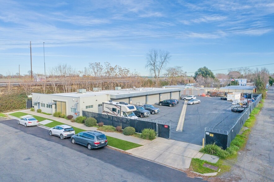 Primary Photo Of 205 23rd St, Sacramento Flex For Sale