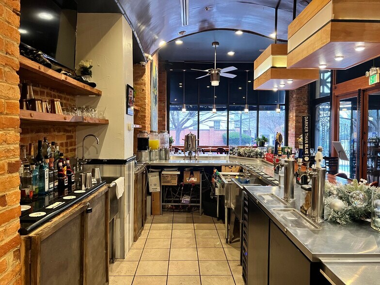 More Photos Of 413 N Charles St, Baltimore Restaurant For Lease
