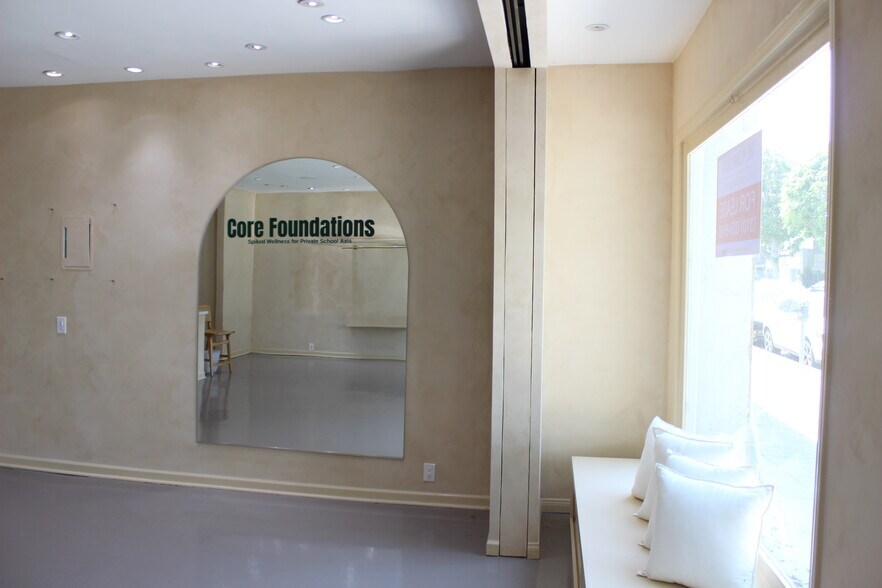 More Photos Of 840 S Robertson Blvd, Los Angeles Storefront Retail Office For Lease