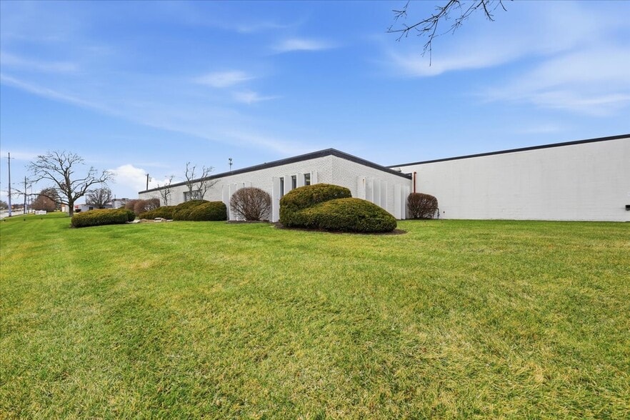More Photos Of 440 Northland Blvd, Forest Park Manufacturing For Lease