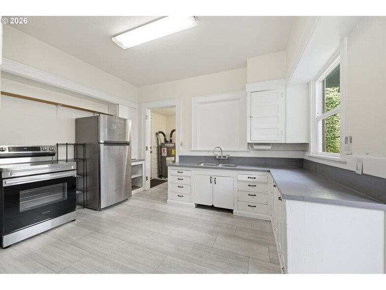 More Photos Of 245 W 13th Ave, Eugene Office For Sale