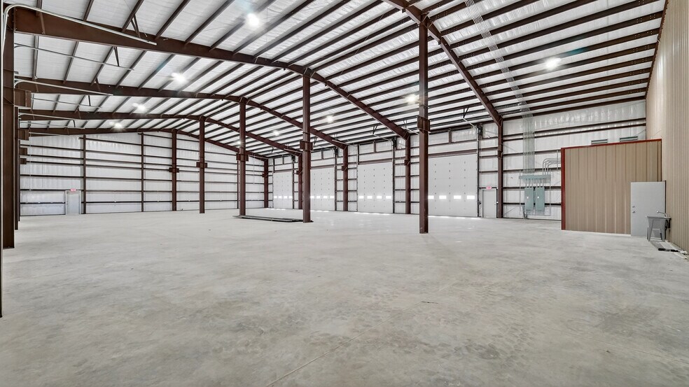 More Photos Of 16511 W Basin St, Odessa Industrial For Lease