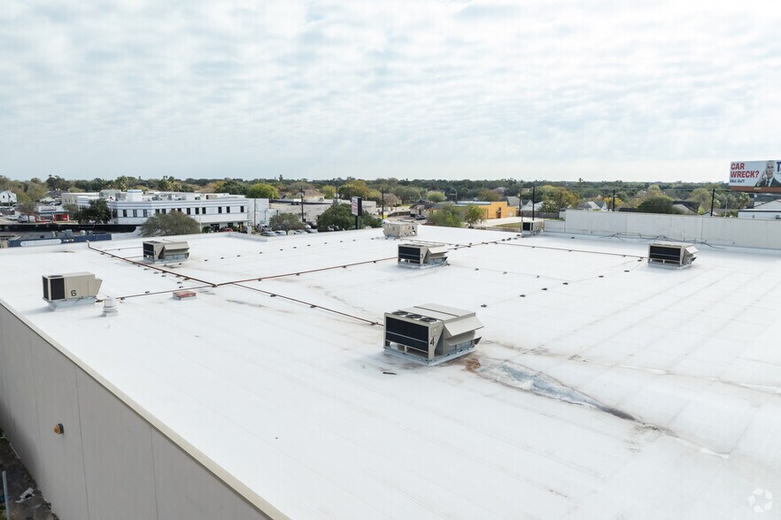 More Photos Of 1737 S Staples St, Corpus Christi Freestanding For Sale