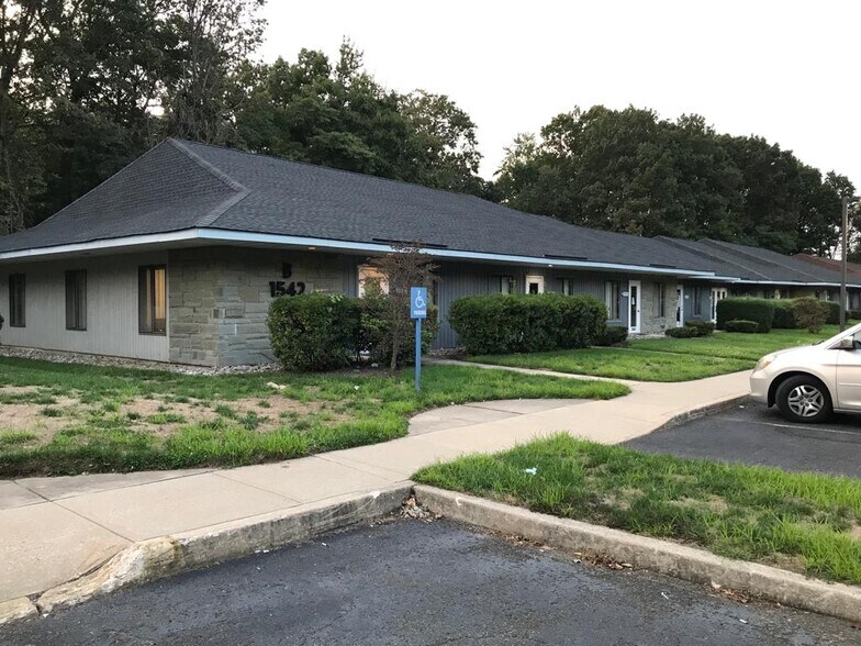 More Photos Of 1542 Kuser Rd, Hamilton Medical For Lease