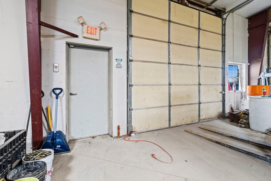 More Photos Of 8 Northway Ln, Latham Industrial For Lease