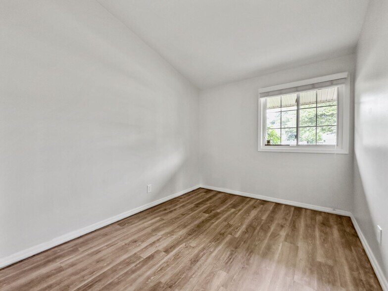 More Photos Of 1804-1818 E 11 Mile Rd, Royal Oak Apartments For Sale