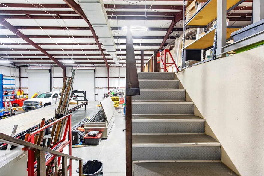 More Photos Of 8601 Fawn Trl, Conroe Warehouse For Lease