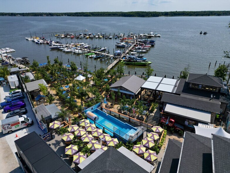 More Photos Of Largest Dock Bar | Marina on the Chesapeake, Sparrows Point Marina For Sale