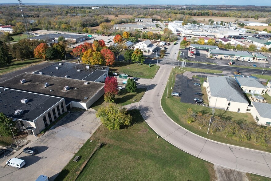 More Photos Of 1233 Janesville Ave, Fort Atkinson Manufacturing For Lease