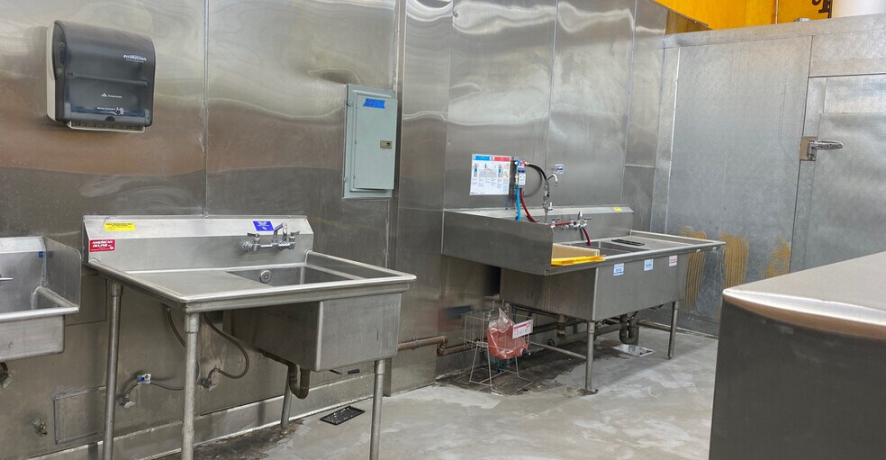 More Photos Of 23401-23565 S Avalon Blvd, Carson Freestanding For Lease