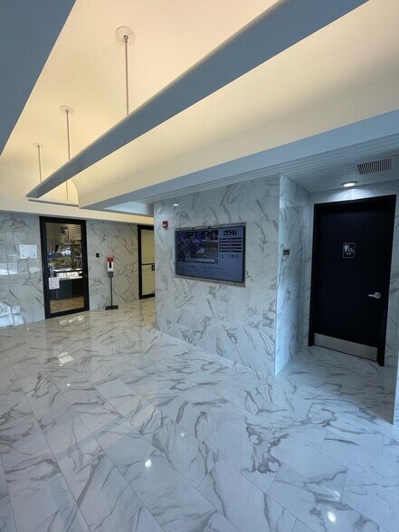 More Photos Of 4427 W Kennedy Blvd, Tampa Office For Lease