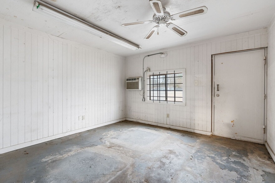 More Photos Of 2200 Sciaaca Rd, Spring Office For Sale