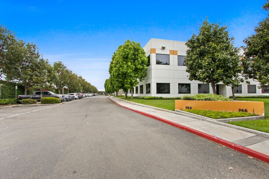 More Photos Of 744 N Eckhoff St, Orange Office For Lease