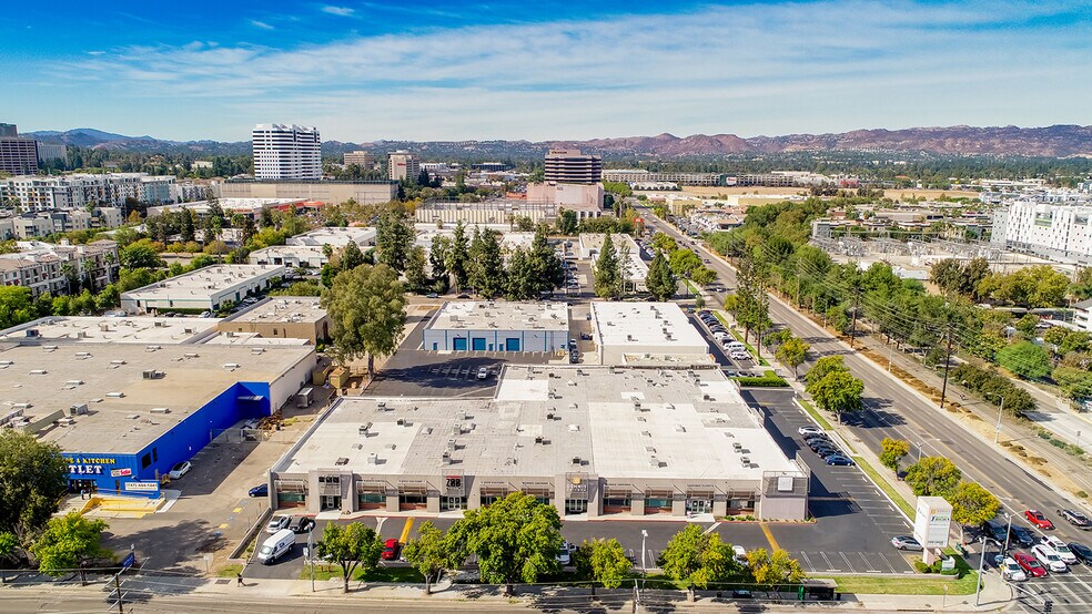 More Photos Of 6445 De Soto Ave, Woodland Hills Storefront For Lease