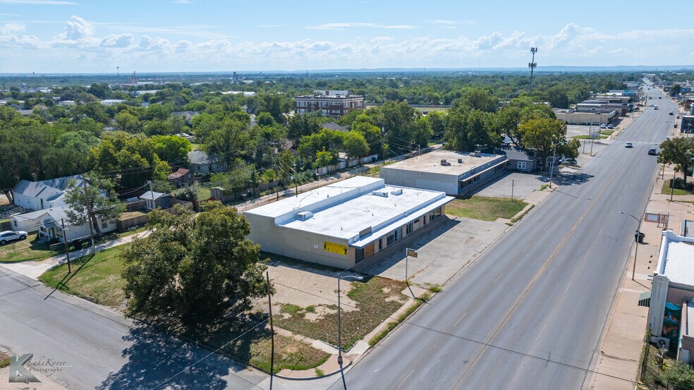 More Photos Of 817 Butternut St, Abilene Flex For Sale