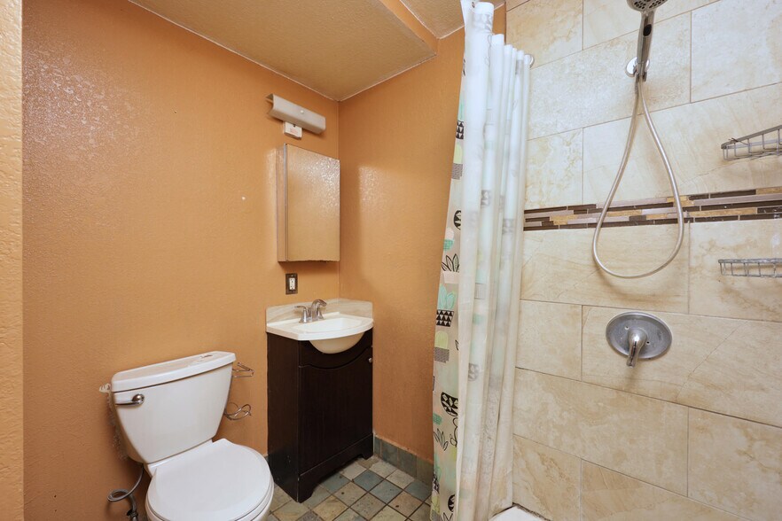 More Photos Of 5428 E Beverly Blvd, Los Angeles Office For Sale