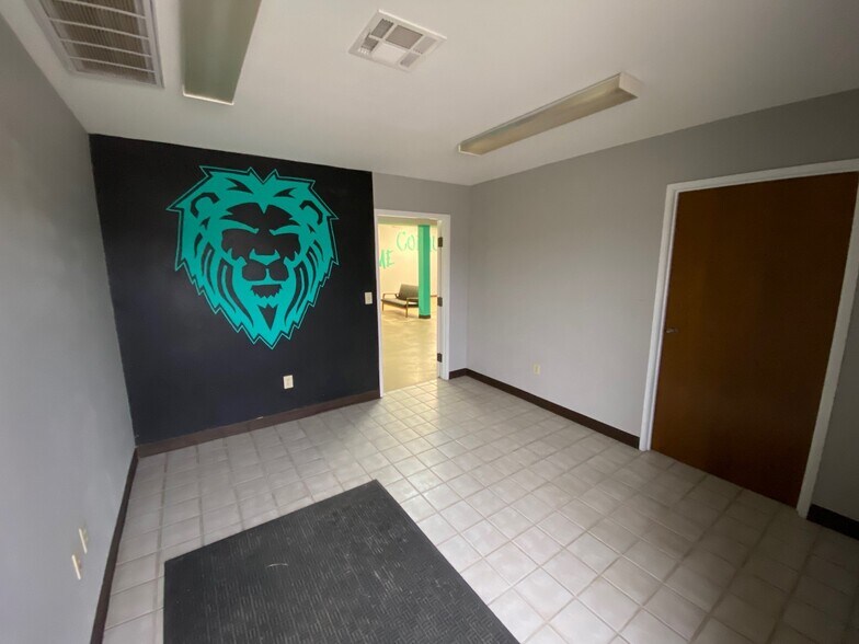 More Photos Of 11842 S 33rd Ave W, Sapulpa Warehouse For Lease