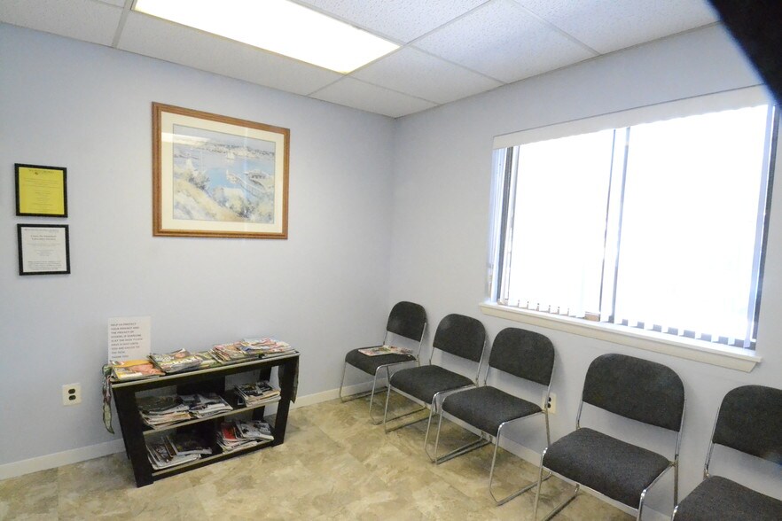 More Photos Of 400 Gidney Ave, Newburgh Medical For Sale
