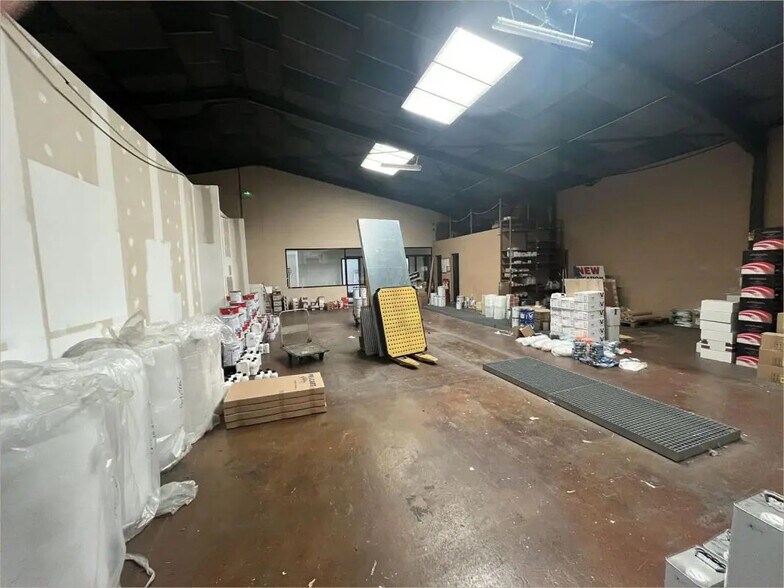 More Photos Of 12 Rue Du Terroir, Saint-Alban Flex For Lease