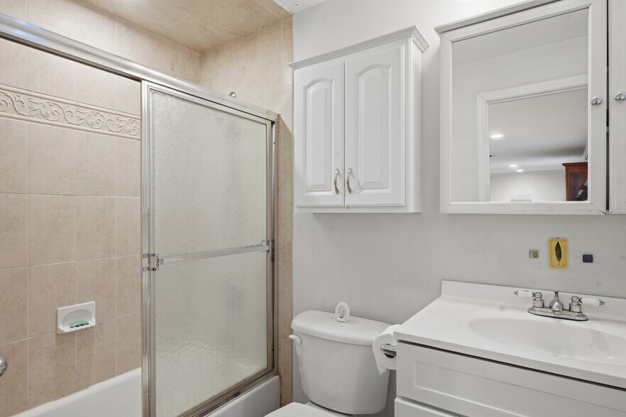 More Photos Of 106 Newport Bridge Rd, Warwick Multifamily For Sale