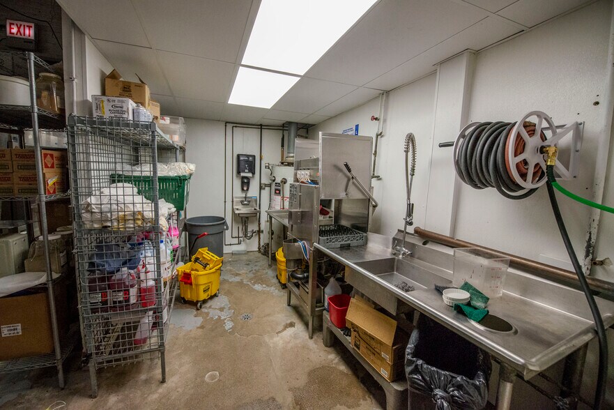 More Photos Of 1419 W Diversey Pky, Chicago Office For Sale